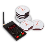 Sistema de chamada sem fio com painel e dispositivos de mesa.