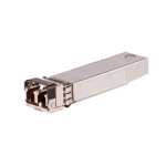 Transceptor SFP+, marca desconhecida, com conector para fibra óptica.