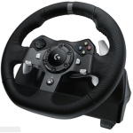 Volante Logitech G920 para jogos, com design ergonômico e controles integrados.