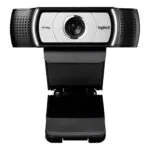 Webcam Logitech C920 com foco automático e alta definição.
